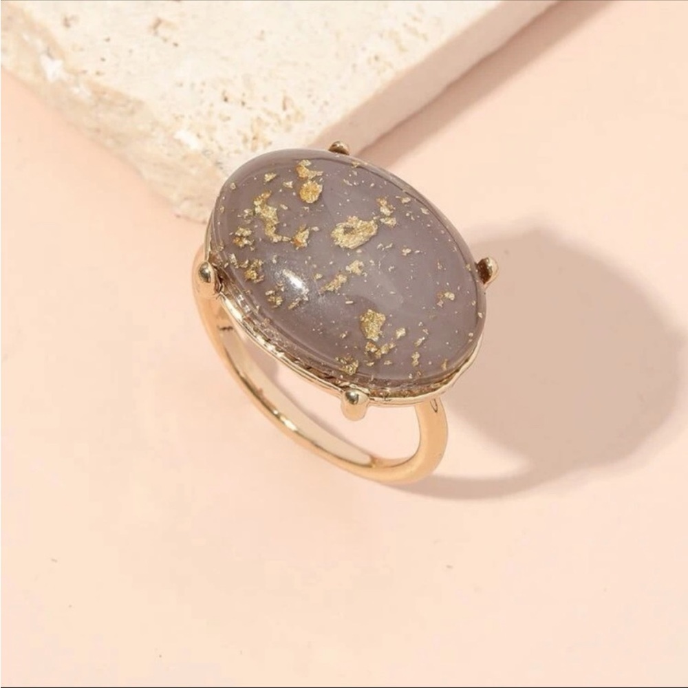 Speckled Oval stone ring, Taupe and Gold, Size 8 - Picture 2 of 3